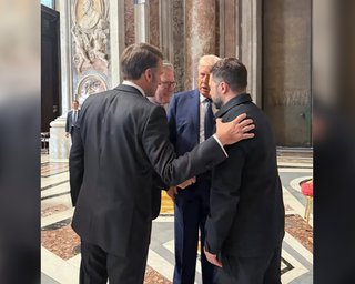 "Ти не на своєму місці": читач по губах розкрив діалог Трампа і Макрона в Римі (фото)