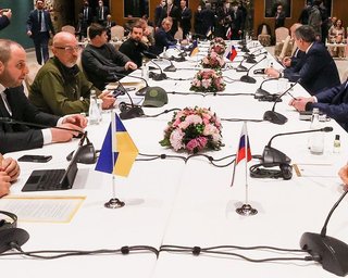 Быстрого "договорняка" не будет: РФ и Украина будут вести переговоры не менее 12 месяцев, — WP