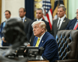 "Ошибки случаются": Трамп признал удар по иранской школе, где погибло 175 человек (видео)