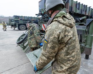 Из-за войны в Иране Украина может столкнуться с нехваткой "ценнейшего оружия" для отражения атак РФ, — Bloomberg