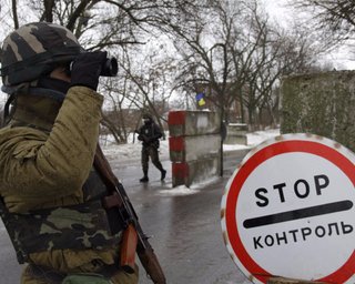 Верховная Рада поддержала введение чрезвычайного положения: что это значит для украинцев