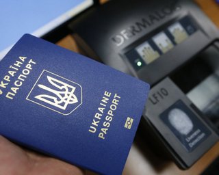 Жители Донбасса и Крыма получат биометрические паспорта после спецпроверки