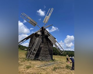 Россияне повредили уникальную ветряную мельницу в музее Пирогово (фото)