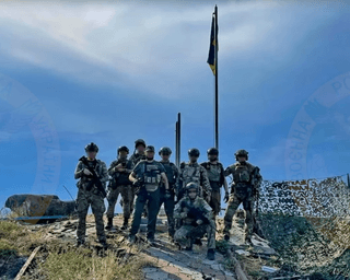 Розвідники зібрали трофеї та проводять розмінування острова Зміїний, — ГУР (відео)