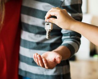 Зима близко: в Киеве количество объявлений об аренде квартир выросло на 66%, а на Западе — значительно сократилось