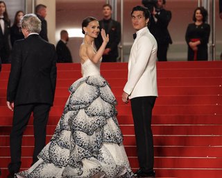 Dior воссоздали для Натали Портман кутюрный силуэт Junon 1949 года