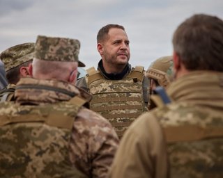 Ермак таки побывал в зоне боевых действий, однако отправился на фронт не воевать (фото)