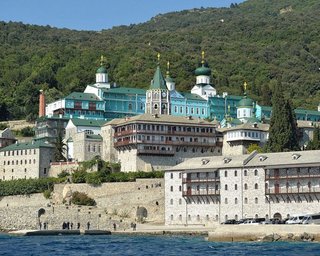 Российские богачи за 13 лет потратили на Афон 200 млн долларов, - СМИ