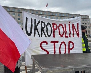 Под Сеймом в Варшаве начались стычки фермеров с полицией, есть раненые, — СМИ (видео)