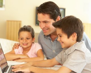 Рада узаконила право родителей с детьми на дистанционную работу: подробности