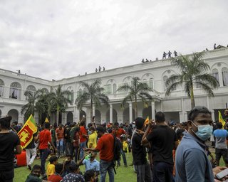 Протестувальники підпалили будинок прем'єр-міністра Шрі-Ланки (відео)