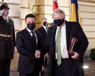 "Ми всіх переможемо", але готуйтеся до поганого. Що заявили Зеленський та Джонсон після зустрічі