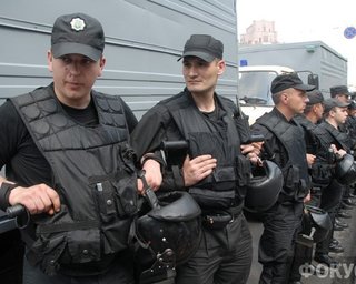 Журналисты пожаловались Пшонке и Могилеву на "Беркут" и "Грифон"