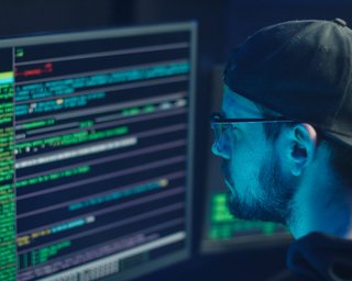 Началась в 16 часов: Центр стратегических коммуникаций подтвердил DDoS-атаку на Украину