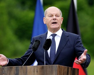 "Возможность восстановиться": Шольц выступил против "немедленного" прекращения огня в Секторе Газа