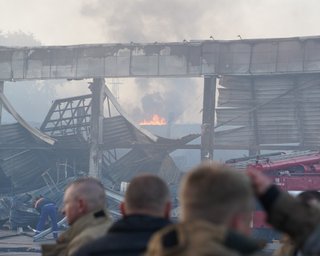 "Мій магазин згорів, нічого не залишилося": очевидці трагедії у ТРЦ у Кременчуці діляться своїми історіями