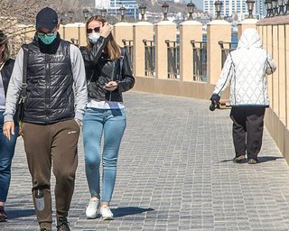 Ситуація з COVID-19 погіршується: чотири українські регіони увійшли до "червоної" зони