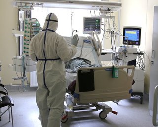 Третя хвиля COVID-19: за 23 квітня госпіталізували 3 508 осіб