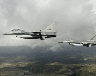 Чи були цілями масованого обстрілу ЗС РФ літаки F-16: у Повітряних силах відповіли (відео)