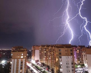 Рівень небезпеки "жовтий": в Києві попереджають про зливи та грози цієї ночі