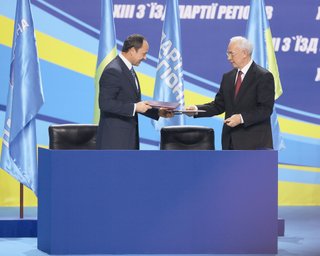 Приняв Тигипко, Партия регионов увеличила свой рейтинг, - социолог