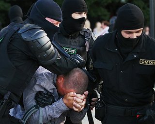 В Беларуси арестовали 200 человек из-за поддержки в соцсетях Андрея Зельцера