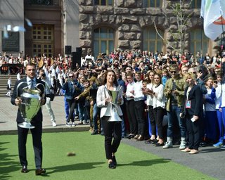 В Киев привезли кубки Лиги Чемпионов