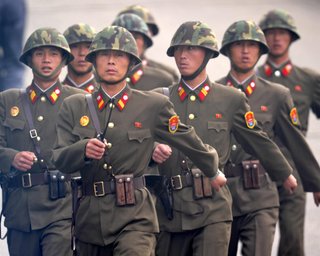 Солдати КНДР виганяють росіян із хат на холод, щоб сховатися від дронів, — ЗМІ (відео)