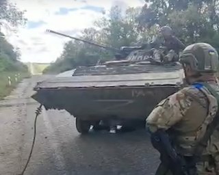 Українські військові прорвалися в тил ЗС РФ і захопили техніку разом із екіпажами (відео)
