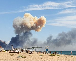 "Привыкли курить возле бавовны": украинские чиновники отреагировали на взрывы в Новофедоровке