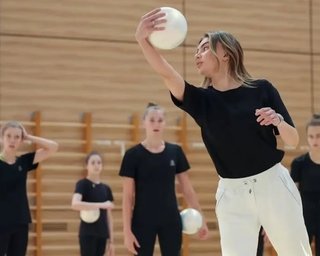 Кабаева, которую называют любовницей Путина, засветила обручальное кольцо (фото, видео)