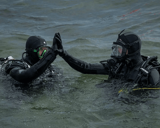 Работали при -15: водолазы ГСЧС провели уникальную операцию после обстрела столичной ТЭЦ (видео)