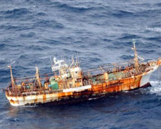 Американцы решили затопить японский корабль-призрак