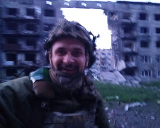 "Держим Часик": режиссер Олег Сенцов опубликовал фото с фронта