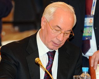 У Азарова придумали новые принципы продажи банков