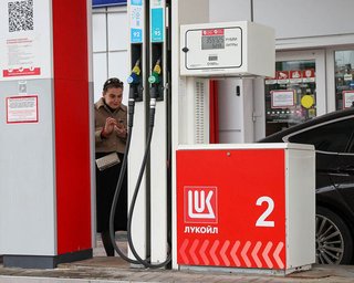 "Попит у 10 разів вищий": у РФ почався дефіцит бензину після ударів українських дронів по НПЗ