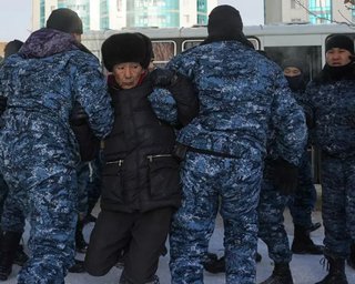 Ситуация в Казахстане: бои за Алматы, огонь на поражение и более 4 тыс. задержанных (видео)