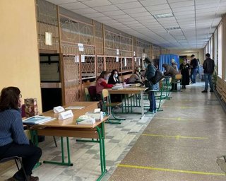 Явка виборців на виборах до мерів Харкова склала 12,4% на 12:00, — Опора