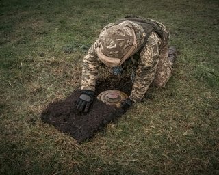 Наступ на Харків: інженери ЗСУ масово замінували підходи до оборонних рубежів, — Генштаб (фото)