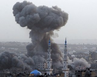 Израиль после ракетного обстрела нанес ответный удар по сектору Газа