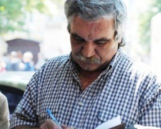 Янукович не дал премию Шевченко Василию Шкляру