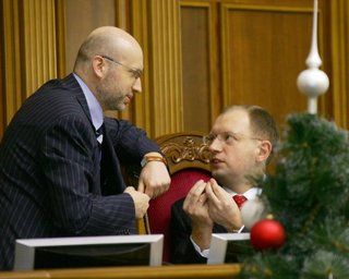 Партии Тимошенко и Яценюка формируют общий список кандидатов в депутаты, - СМИ