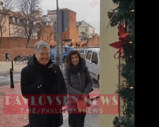На фоне сообщений об аресте: Порошенко радостно гуляет с женой по Варшаве (видео)