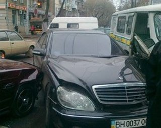 Священник на Мерседесе, спеша на службу, разбил два автомобиля