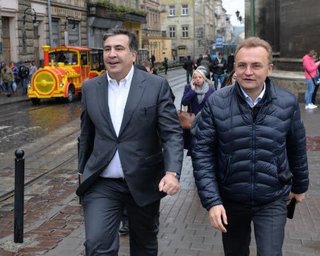 Садовый призвал Зеленского возобновить гражданство "неординарной личности" Саакашвили