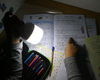 Погодинні графіки відключення світла: в "Укренерго" назвали умови, за яких це станеться