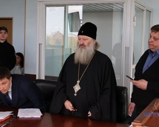 Суд залишив митрополита УПЦ Павла під домашнім арештом (фото, відео)