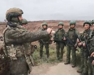 Бегали, стреляли и пели: Минобороны РФ показало, как готовило солдат КНДР (видео)