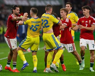 Чотири жовті картки: гра між збірними України та Угорщини завершилася масовою бійкою (відео)