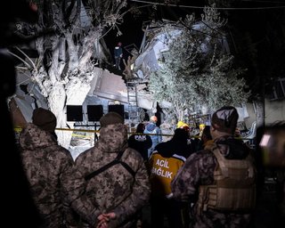 Новое землетрясение произошло в Турции и Сирии: власти сообщают о сотнях раненых (фото)